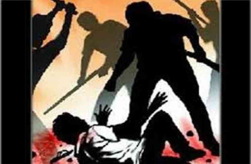 Middle-aged beaten अधेड़ की पीट-पीट कर हत्या