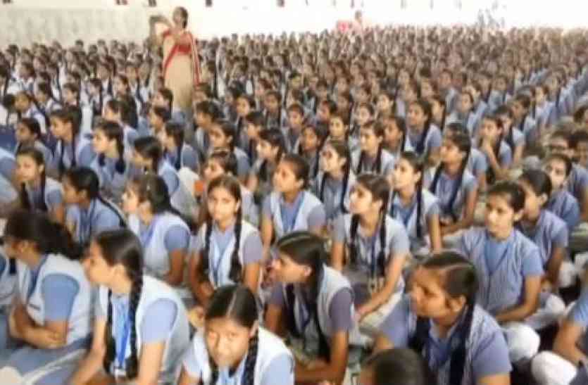 crime छात्राएं ऐसे रहें सोशल मीडिया पर और ब्लूव्हेल गेम से सावधान, जाने टिप्स