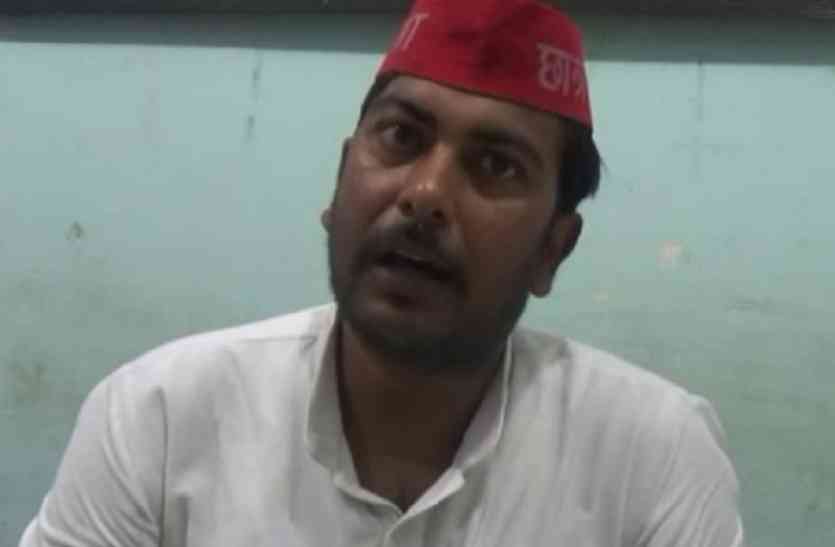 Samajwadi Party leader Digvijay Singh Dev बीजेपी किसानों की गरीबी का उड़ा रही मजाकः दिग्विजय सिंह देव
