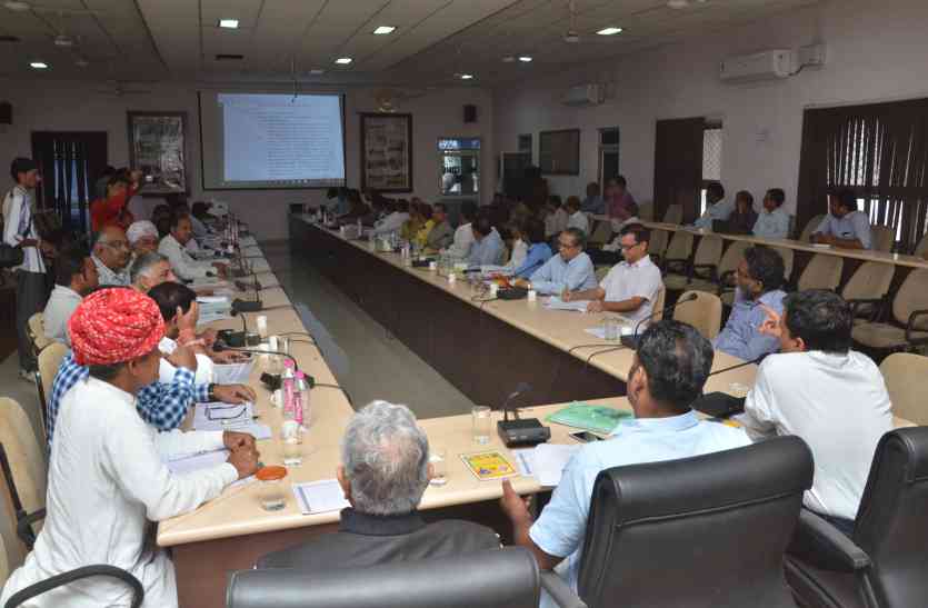 Bhilwara, Bhilwara news, DMFT meeting in bhilwara, Latest news in bhilwara, Bhilwara news in hindi, Latest bhilwara newsin hindi डीएमएफटी की छह घंटे की बैठक में 100 करोड़ के विकास कार्यो पर चर्चा