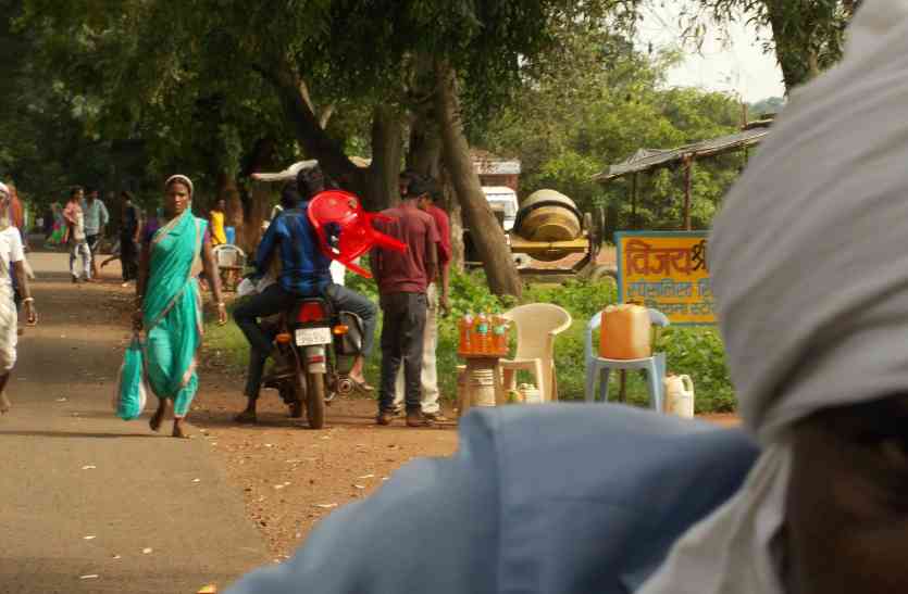 petrol खुलेआम धड़ल्ले से बिक रहा अवैध पेट्रोल, प्रशासन मौन
