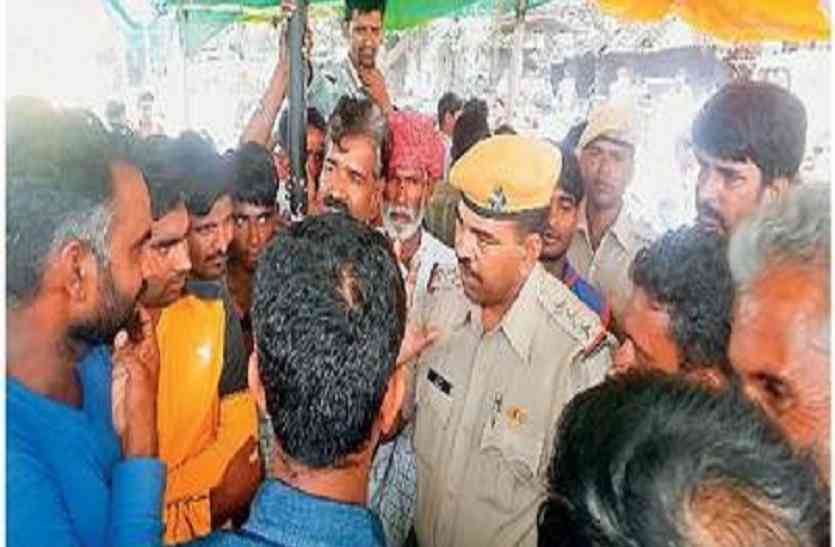 electricity problem नियम के विपरीत बिजली कटौती से जनता है परेशान, नहीं हो रही सुनवाई