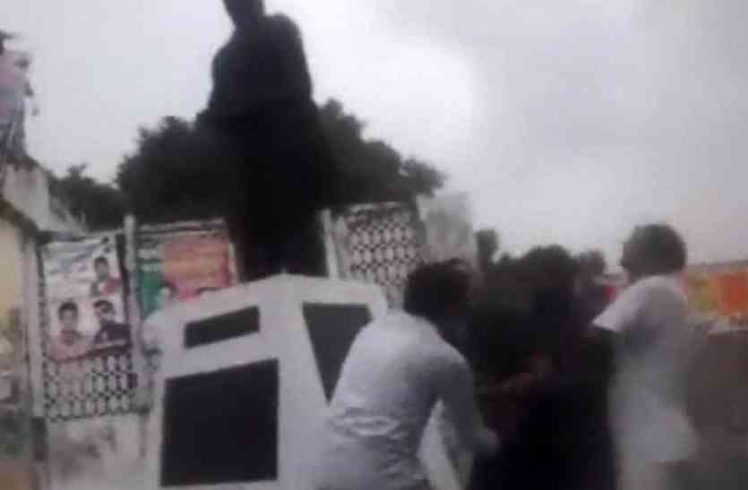 Anti Romeo Squad एंटी रोमियो टीम पर छात्रों ने किया हमला, पुलिस का घटना से इनकार