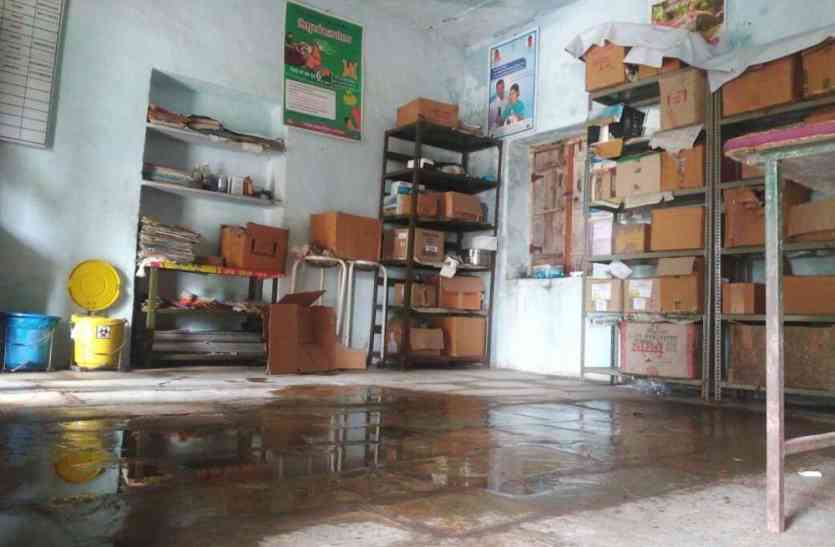 pratapgarh कहीं उपकरण तो कहीं चिकित्साकर्मियों का टोटा