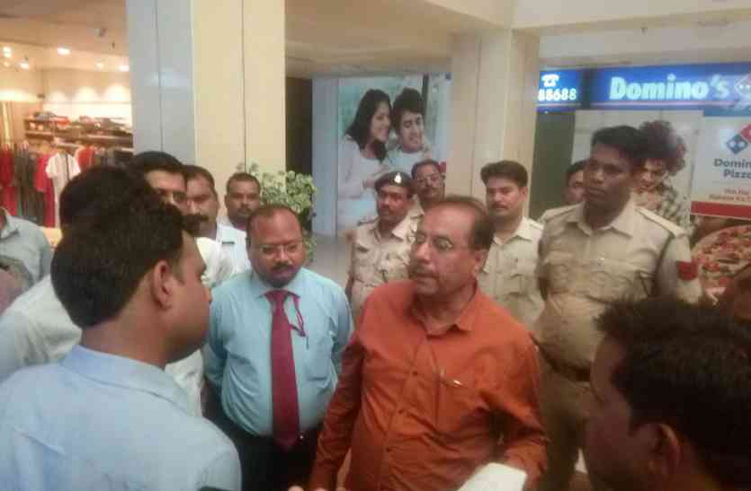 36 mall अब पीएनबी करेगा 36 मॉल का संचालन, बैंक अधिकारियों ने किया कब्जा, देखें वीडियो