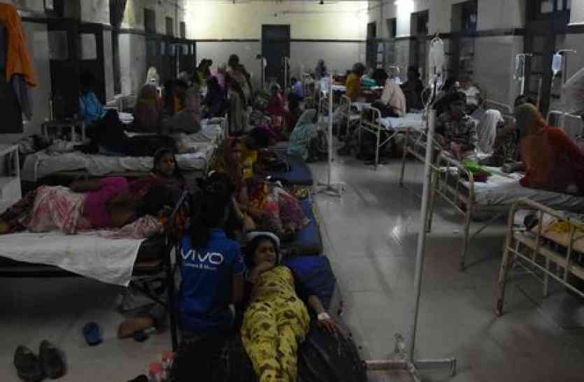 patrika अब तो बरामदों में भी कम पडऩे लगी जगह