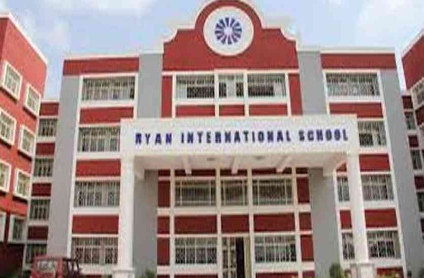 now indores play school is the new ryan school नर्सरी के बच्चे को काटा, मां पुलिस लेकर पहुंची प्ले स्कूल