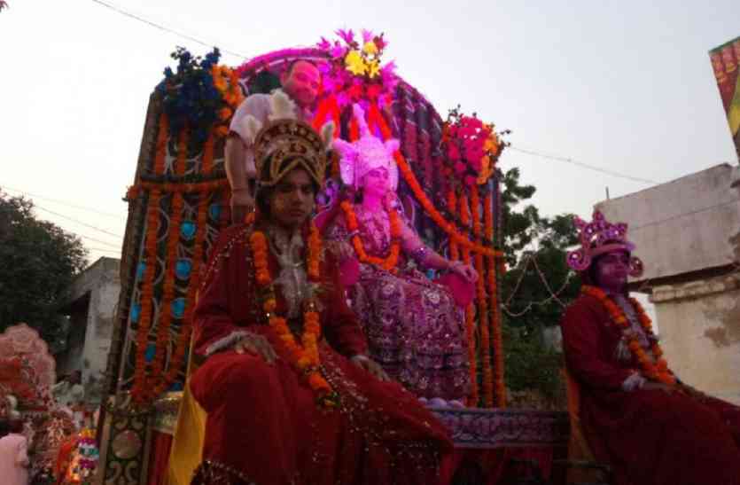 janakpuri mahotsav 2017 मिथला नगरी में रथ पर सवार होकर निकलीं सीता जी, बारात लेकर आ रहे प्रभु श्रीराम
