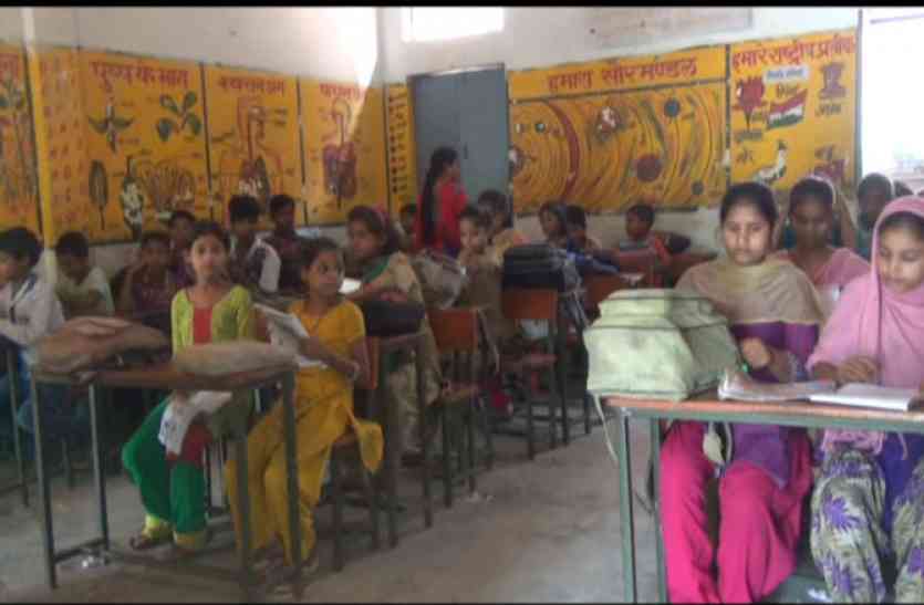 School Uniform Scam शिक्षा माफिया और अधिकारियों का गठजोड़ सीएम के आदेश की उड़ा रहा धज्जियां