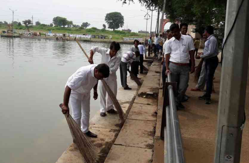 pratapgarh प्रधानमंत्री का जन्मदिवस पर हुए कई आयोजन