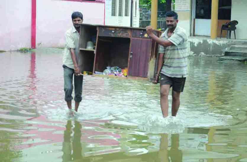 overflow rajsamand lake, rajsamand lake overflow, rajsamand lake water level, Rajsamand Hindi news, Rajsamand Lake, Latest News rajsamand, Latest hindi news rajsamand, Rajsamand RAJSAMAND LAKE OVERFLOW : राजसमंद झील में 6 इंच की चादर, कुंवारिया के लिए खोली बांयी नहर, खारी फीडर से आवक नगण्य