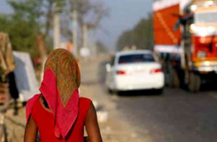 Mother sold her Doughter झकझोर देगा उस नाबालिग का सच जिसे 12 की होने पर मां ने पहली बार बेचा था