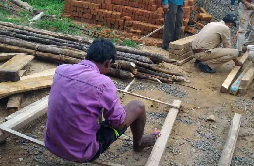 balaghat news अवैध रुप से घर में रखी चिरान जब्त, वन विभाग ने की कार्रवाई