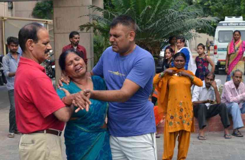 murder नोएडा: सरेआम अमूल डेयरी के डिस्ट्रीब्यूटर की गोली मारकर हत्या, लूटे 8 लाख रुपए