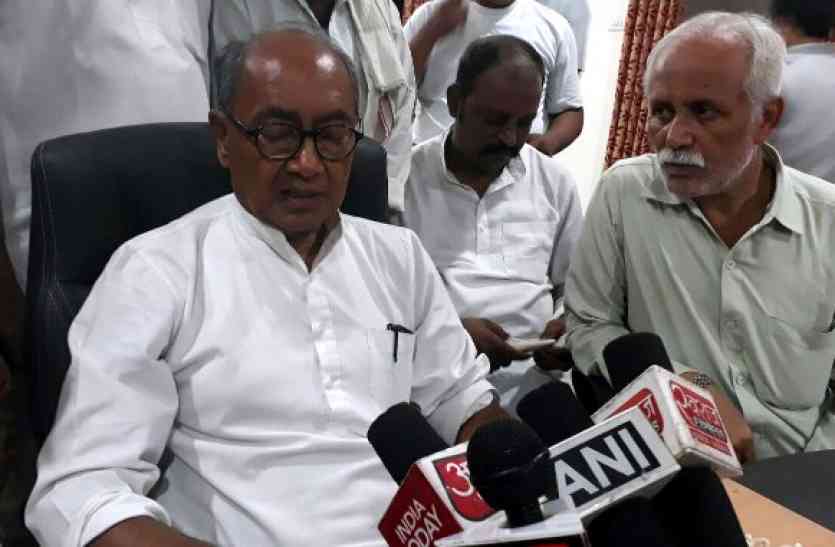 on pm modi birthday Digvijay takes jibe at him मोदी के जन्मदिन पर दिग्विजय ने कसा तंज, कहा-भगवान उनको सद्बुद्धि दे