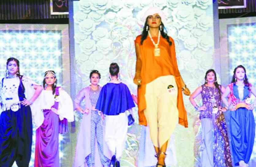 Young Fashion Icon scratches on the ramp युवा फैशन आइकॉन ने रैम्प पर बिखेरे जलवे