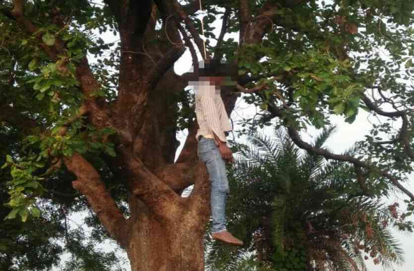 suicide हाथ पर लिखा मेरी बीवी को परेशान नहीं करें और लगा ली फांसी
