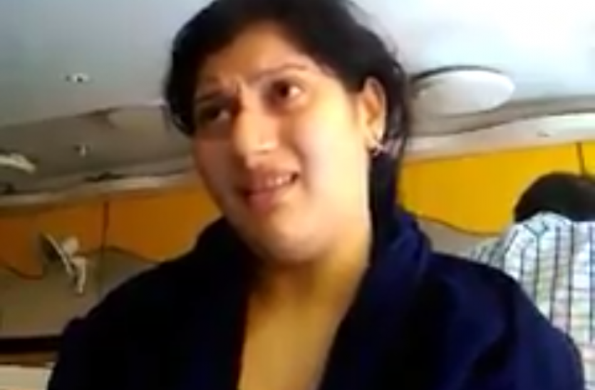 anamika yadav Video अखिलेश सरकार में भर्ती हुई महिला अफसर ने माना घूस देकर पाई थी नौकरी !