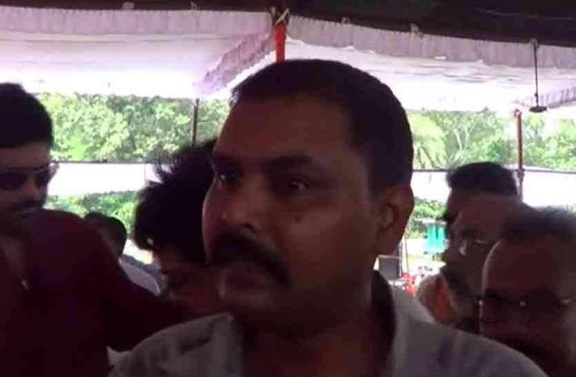 Anshul Verma 2 हज़ार किसानों को बांटे गए कर्जमाफी प्रमाण पत्र