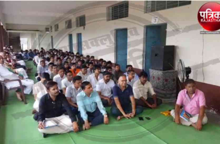 Yuva sammelan, brahman community, banswara news, banswara hindi news, basnwara latest news Video : बांसवाड़ा : कुछ युवाओं के जतन से हजारों युवाओं को मिला जीवन जीने का मूलमंत्र