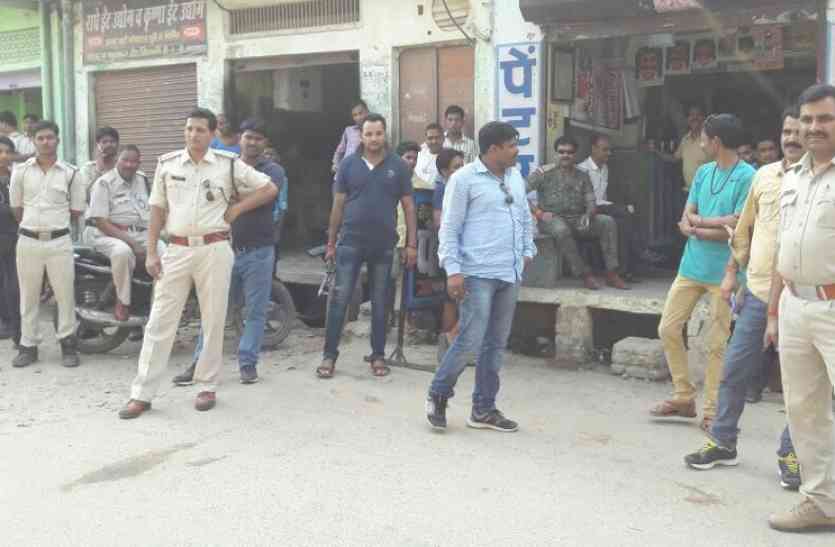 Police, gun, license, illegal, factory, bhind news, bhind news in hindi, mp news बंदूक लेकर खड़ा था पुलिस ने लायसेंस मांगा तो पकड़ में आया अवैध हथियारों का कारखाना