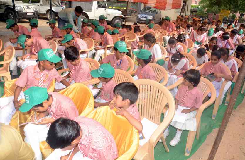 World Ozone Day विश्व ओजोन दिवस : चित्र बनाकर दिया पर्यावरण संरक्षण का संदेश