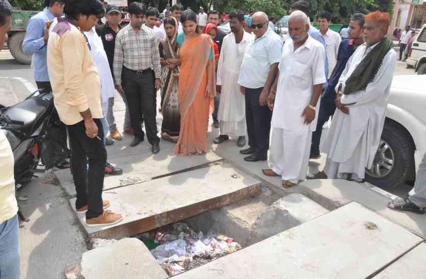 barmer कलक्टर साहब बाहर आकर देखिए, ऐसे सफाई अभियान से कुछ नहीं होने वाला