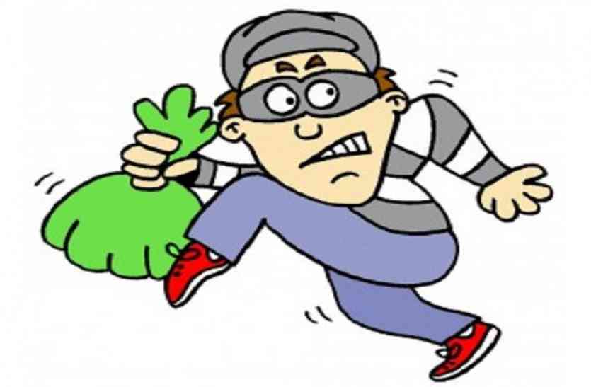 thives, dungarpur, crime in dungarpur, dungarpur news डूंगरपुर में बेखौफ चोरों ने दिनदहाड़े आधे घंटे में घर में घुस पार कर दिए छह लाख