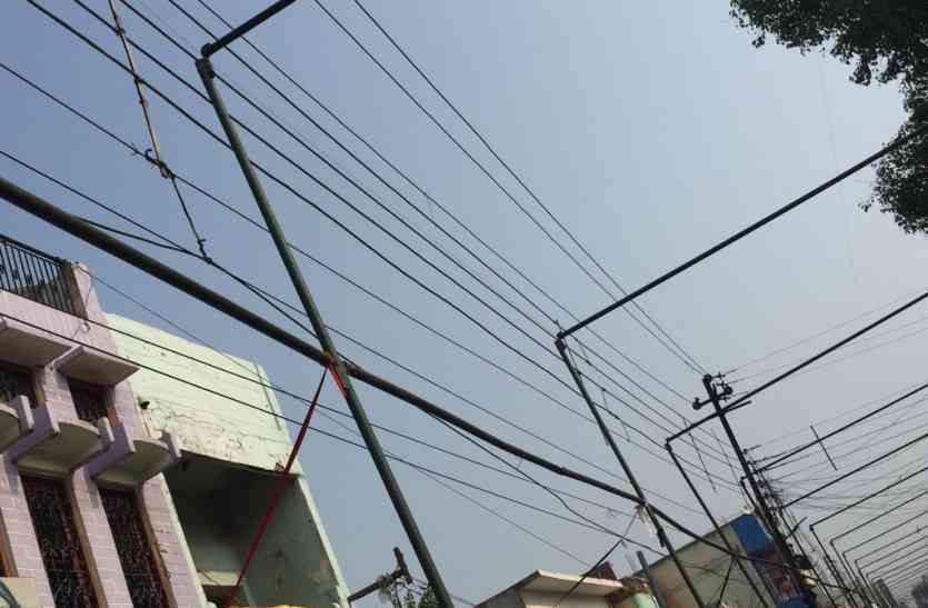 Big negligence On Durga Pooja Mahotsav 2017 In Faizabad बड़ी लापरवाही : फैजाबाद में दुर्गा पूजा आयोजन के नाम पर होगी लाखों श्रद्धालुओं की जान दांव पर