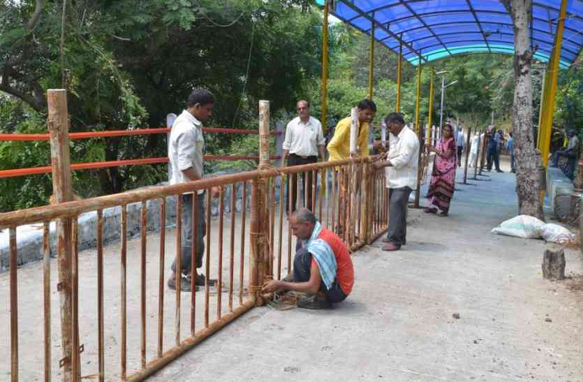 dewas photo सालभर से बंद पड़े हैं हाईमास्ट