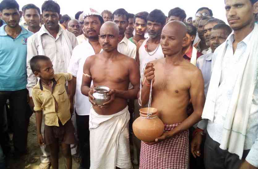 farmers protest आक्रोशित किसानों का अनोखा विरोध, जिलाधिकारी का कराया दसवां और तेरहवीं !