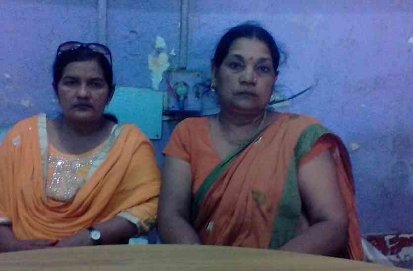 Anganwadi Workers Strike शिक्षामित्रों के बाद अब आंगनबाड़ी कार्यकर्त्रियां बढ़ाएंगी योगी सरकार की मुसीबत, 18 को करेंगी हड़ताल