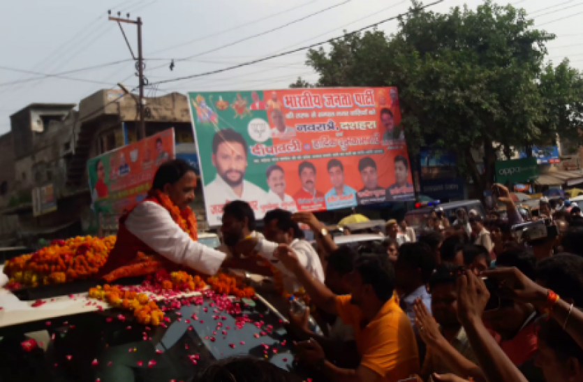 pandey bjp प्रदेश अध्यक्ष के साथ सेल्फी लेने की लगी रही होड़, भागदौड़ में भाजपाई