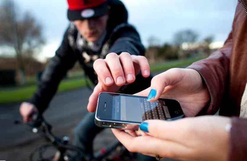 Mobile Theft In Kota मोबाइल मांगा और हो गए चम्पत