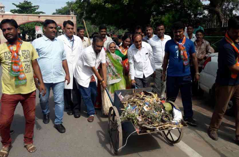 PMO birthday special in jodhpur प्रधानमंत्री बर्थडे स्पेशल: काश नमो का हैपी बर्थडे आता everyday तो उठ जाता जोधपुर से कचरा all the way..