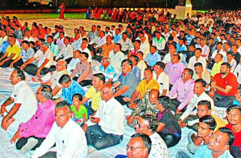 Kavi Sammelan हार गए हम घर के ही गद्दारों से...