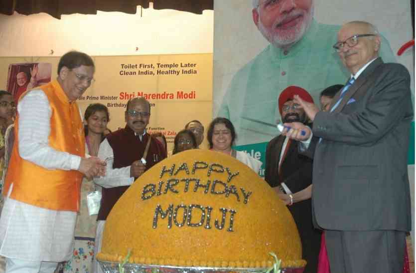 567 किलो का विशेष लड्डू #HappyBirthdaytoPM: सोशल मीडिया पर छाया रहा PM Modi का जन्मदिन