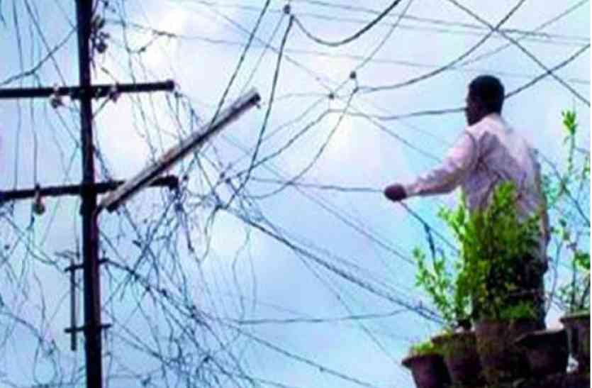 power stealing बिजली चोरी पकड़ने गई विजिलेंस टीम पर हमला, जान बचाकर भागे कर्मचारी