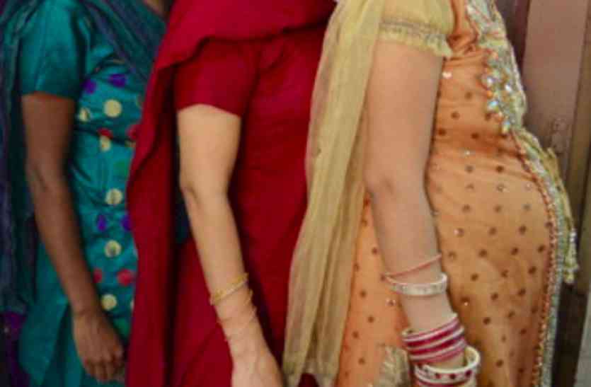 pregnant women SehatSudharoSarkar: सुविधाआें के अभाव में भटकी रहीं गर्भवती महिलाएं भी, हालात जान दंग रह जाएंगे आप