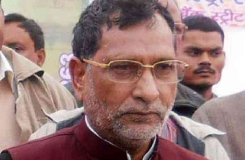 SP leader Ram Govind Chaudhary आखिलेश के खास दिग्गज नेता के काफिले से हुआ था एक्सीडेंट और योगी के मंत्री पर मढ़ दिया आरोप