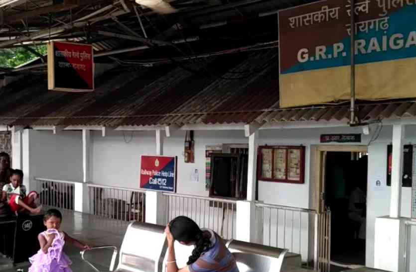 नाबालिग प्रेमिका को भगा हरियाणा ले जा रहा था प्रेमी, रेलवे पुलिस ने पकड़ा Video- नाबालिग प्रेमिका को भगा हरियाणा ले जा रहा था प्रेमी, रेलवे पुलिस ने पकड़ा