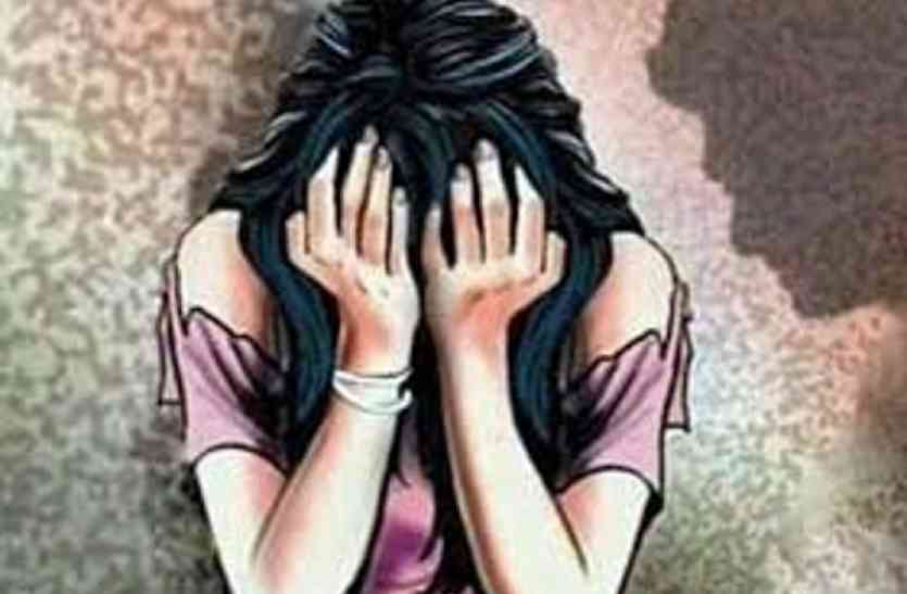 rape बाथरूम में ले जाकर 7वीं की छात्रा से की ज्यादती