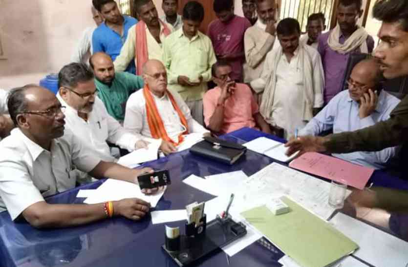 BJP Mla Chandrika Prasad Upadhyay बीजेपी विधायक बोले, सपा सरकार में ही ठीक मिलती थी बिजली