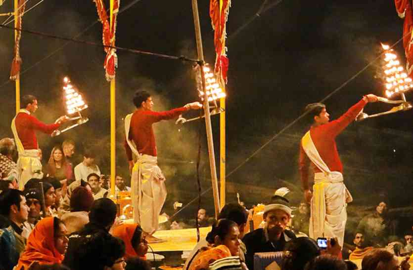 Maha Aarti पांचाल गंगा घाट पर बनारस की तर्ज पर महा आरती का आयोजन