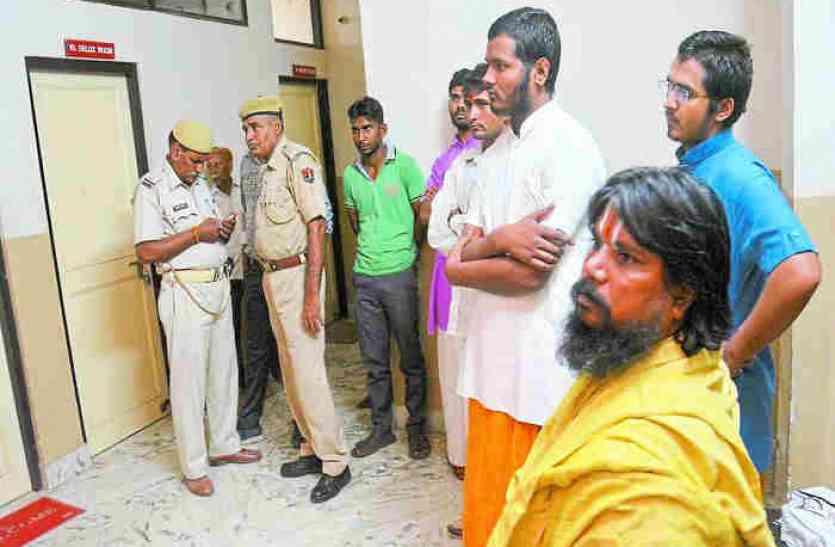 Babas arrest can be done today in alwar Video : #Falaharibaba यौन शोषण मामला : आज कभी भी हो सकती है बाबा की गिरफ्तारी, आईसीयू से किया शिफ्ट