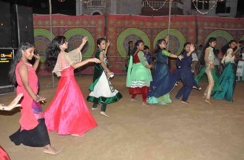 Garba Ras on DJ आज राधा को श्याम याद आ गया...