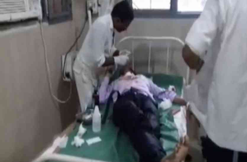 Farrukhabad road accident फर्रुखाबाद में बस-कार की भिड़ंत, दंपती की मौत