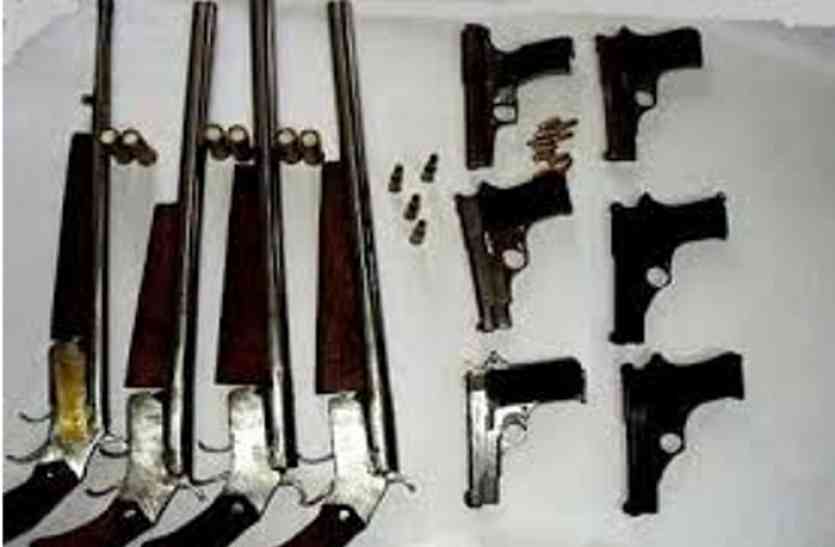 Illegal Weapons License Case Ats Dumped Another One From Jammu अव ध हथ य र ल इस स म मल एट एस न जम म स एक और दब च ब ह र और ब क न र स भ ज ड ह ग र ह क त र