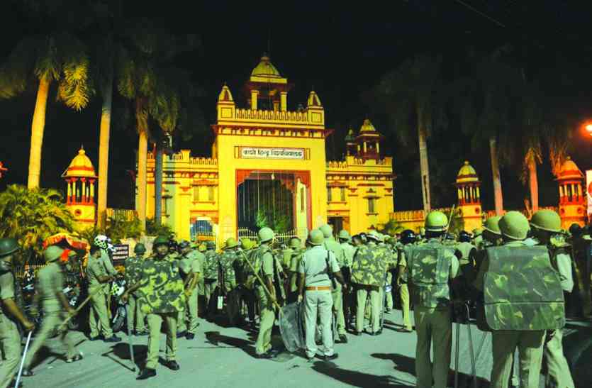 BHU Bawal बीएचयू बवाल: राजनीति तेज, राजबब्बर पहुंचे वाराणसी, सपा कल भेजेगी जांच दल