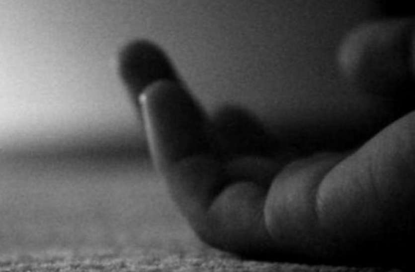 sucide फ्लाई ओवर से कूद कर आत्महत्या की